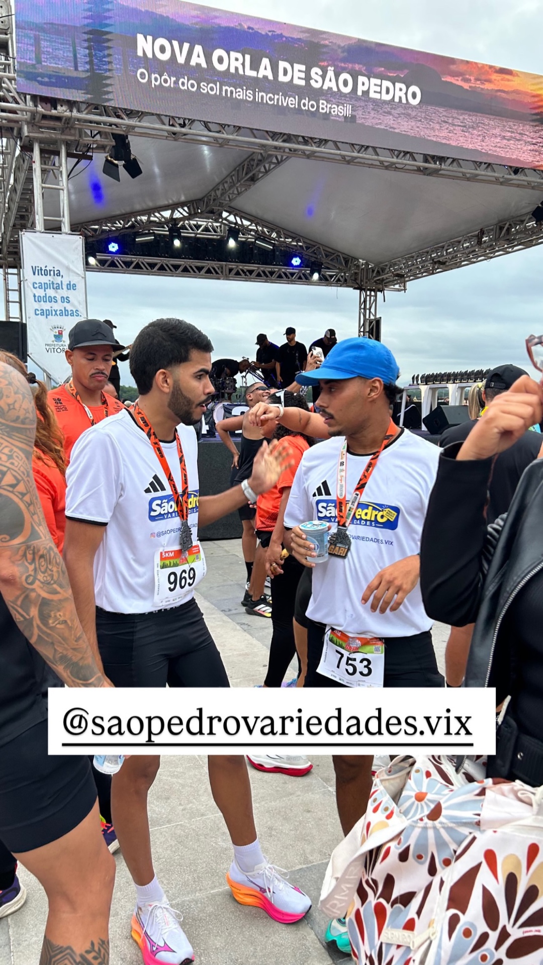Equipe São Pedro Variedades em corrida na orla de São Pedro